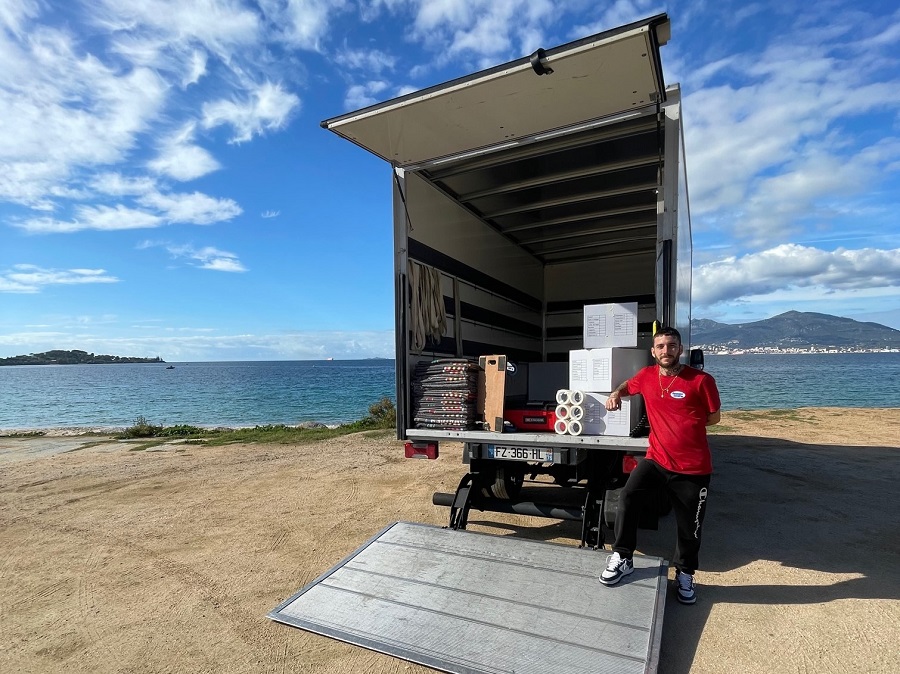 Demenageur à nice avec un camion de la mer